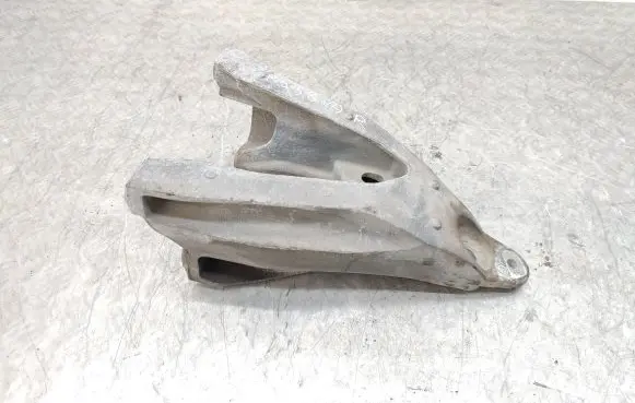 Volkswagen Transporter - Caravelle T5 Engine mounting bracket 7E0199370