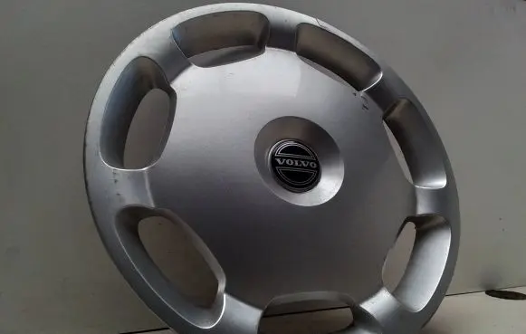 Volvo V70 R15 wheel hub/cap/trim 30714560