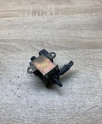 Audi A4 S4 B5 8D Vacuum valve 026906283
