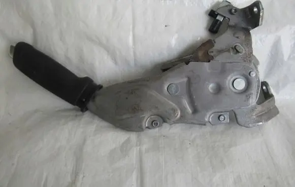 Handbrake/parking brake lever assembly