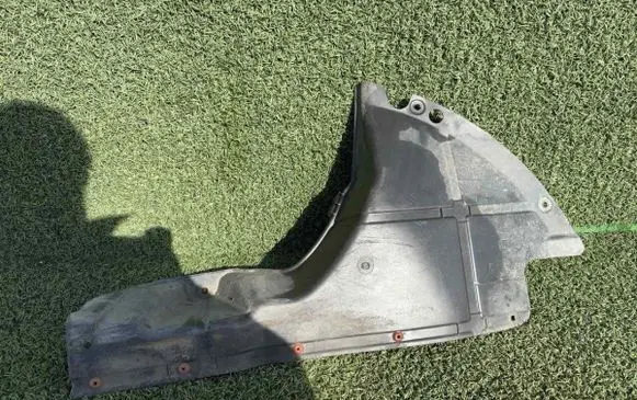 Engine splash shield/under tray