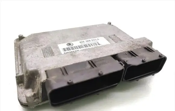 Skoda Fabia Mk1 (6Y) Engine control unit/module 03E906033A 5WP44305