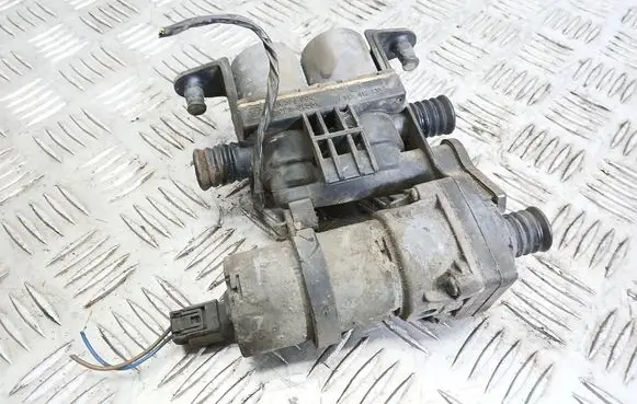 BMW 5 E39 Coolant heater control valve 8374994 1147412135
