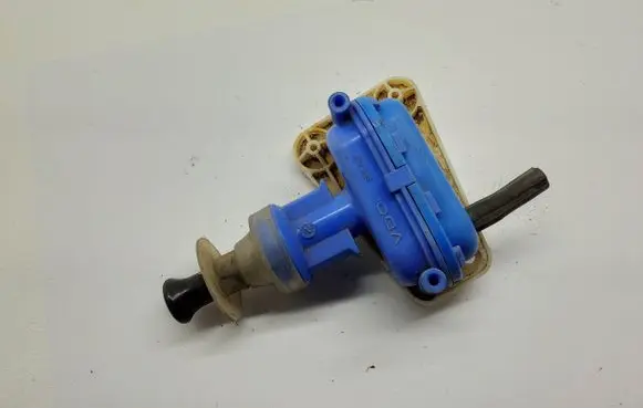 Audi A4 S4 B5 8D Central locking vacuum pump 893862123