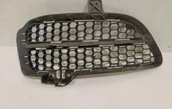 Volkswagen Touareg I Front bumper lower grill 7L6853666B