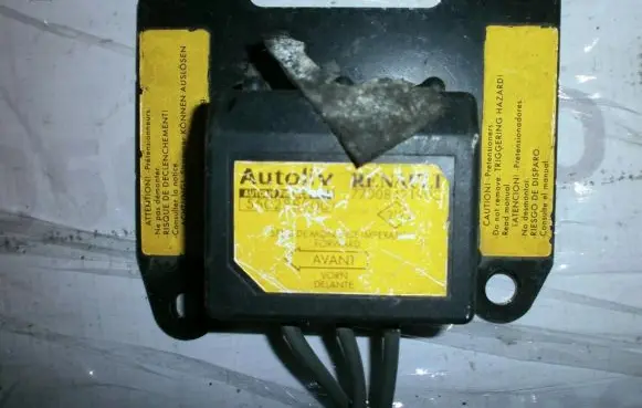 Renault Laguna I Airbag control unit/module 7700842190C 550288900