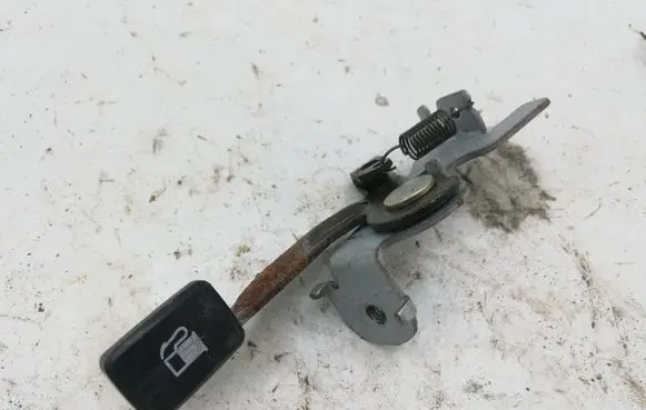 Suzuki Grand Vitara II Fuel tank opening switch NOCODE