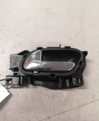 Loading door interior handle