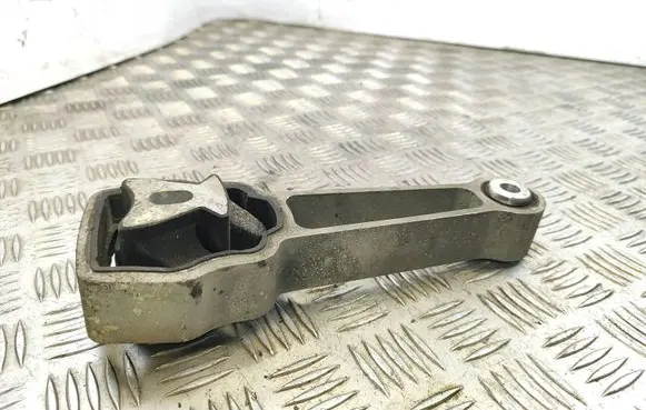 Volvo S60 Engine mount bracket
