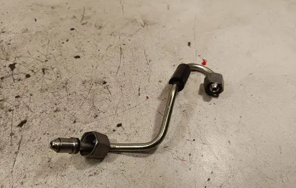 Nissan X-Trail T32 Fuel injector supply line/pipe 