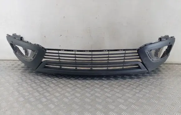 Front bumper lip