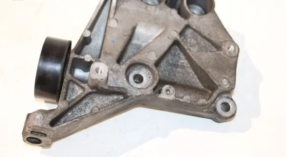 Alfa Romeo Giulietta A/C compressor mount bracket 55225455