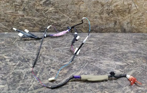 Lexus LS 460 - 600H Front door wiring loom 8215650031
