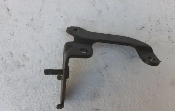 Opel Insignia A Intercooler pipe mounting bracket 55566127