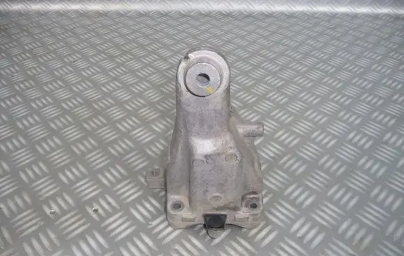 Mercedes-Benz E W212 Engine mounting bracket A2742230204