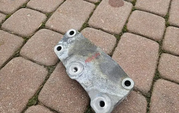 Opel Adam Gearbox mount 13381848