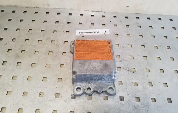 Nissan X-Trail T30 Airbag control unit/module 988208H405