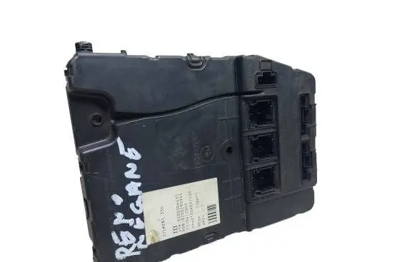 Renault Megane II Fuse module 8200306435KAS 8200306435