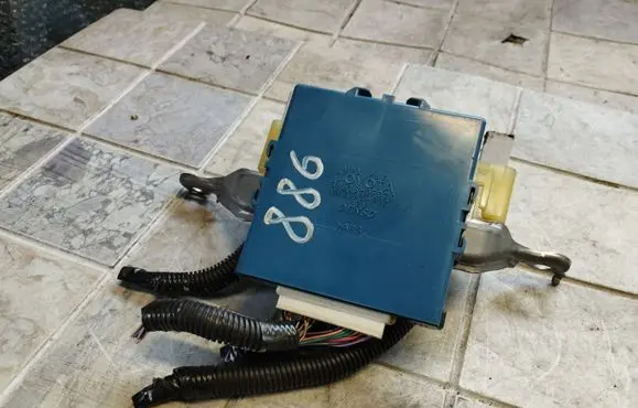Toyota Corolla Verso AR10 Combustion control unit/module 896180F020 MB1238009021