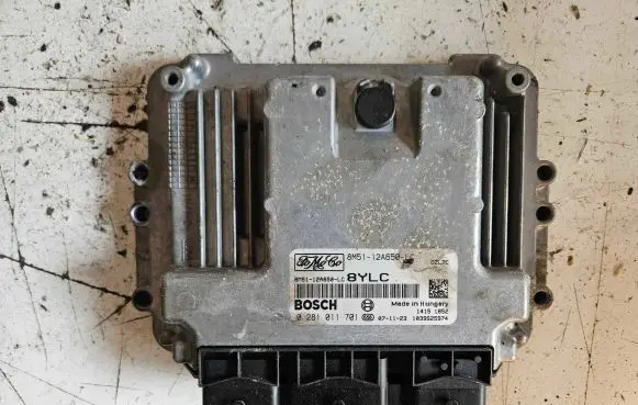 Ford Focus Engine control unit/module 8M5112A650LC 0281011701