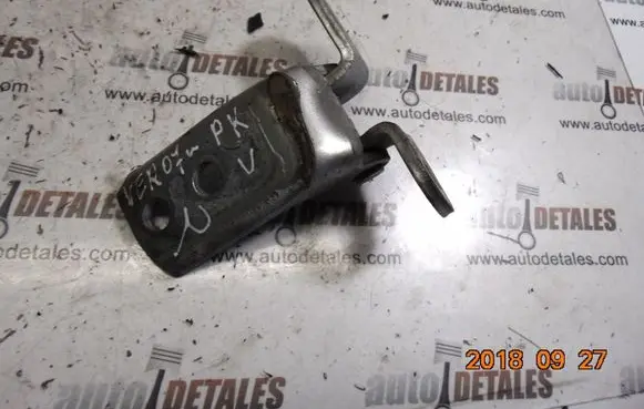 Toyota Corolla Verso AR10 Front door upper hinge