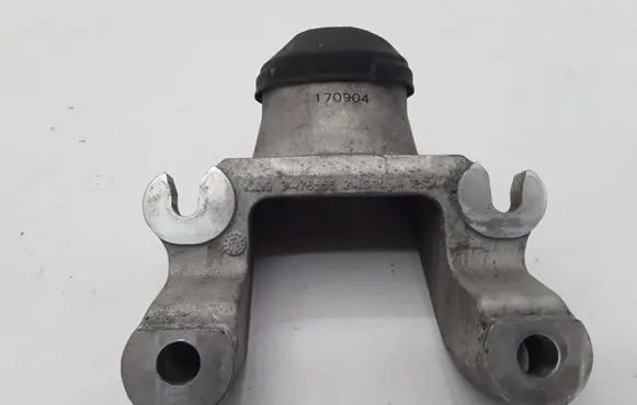 Volvo XC90 Front shock absorber mounting bracket 31476555