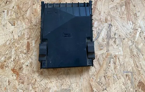 Skoda Octavia Mk2 (1Z) Fuse box cover 1K0937132F 017180061 014189871