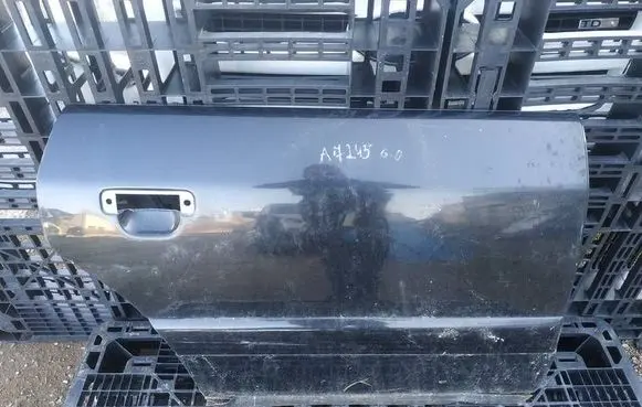 Audi A6 S6 C4 4A Rear door juodos