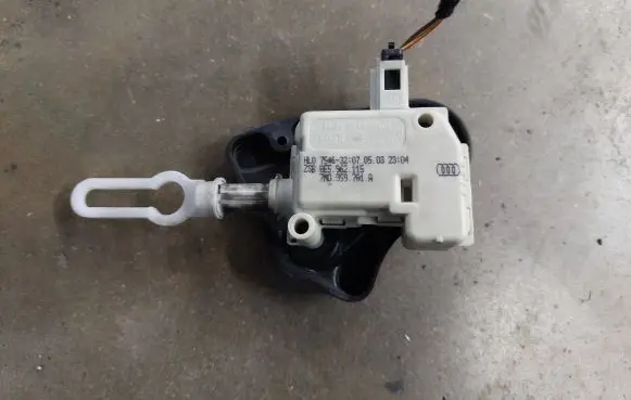 Audi A4 S4 B6 8E 8H Central locking motor 7m0959681a