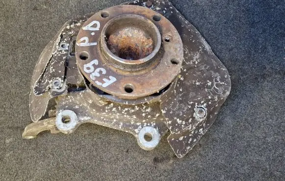 BMW 5 E39 Front wheel hub 1092854