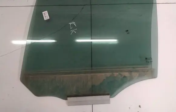 Opel Zafira B Rear door window glass AS3