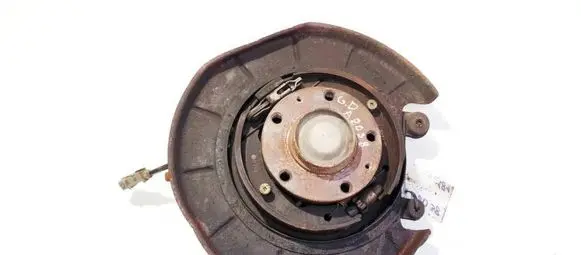Rear wheel hub