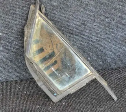 Toyota Yaris Front door vent window glass four-door 43R00097