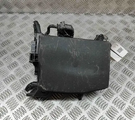 Toyota Auris E180 Fuse box set 8266202450 8266302090