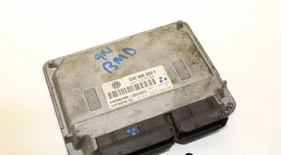 Volkswagen Polo Engine control unit/module 03D906033F