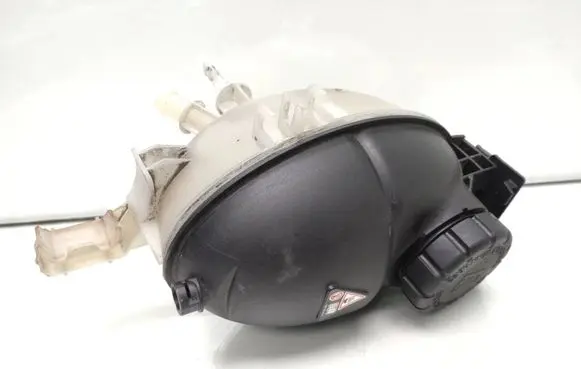 Mercedes-Benz C W204 Coolant expansion tank/reservoir A2045000549 A0005840807 2105010615
