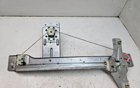 Peugeot 207 Rear door manual window regulator 965076818C