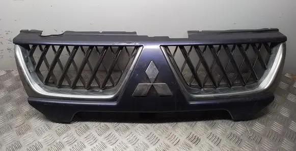 Mitsubishi Pajero Sport I Front bumper upper radiator grill 7450A029
