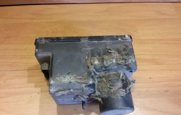 Audi 80 90 S2 B4 Central locking vacuum pump 443862257H