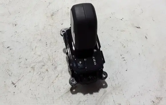 Volvo S60 Gear shifter/selector 32240931