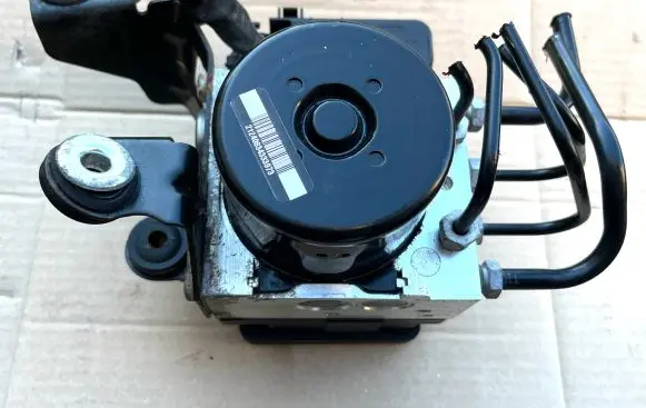 Volvo XC70 ABS Pump P31261142 31261142