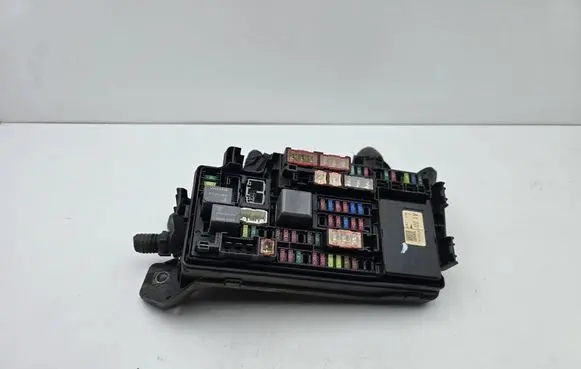 Toyota C-HR I Fuse module 82115F4280 003973