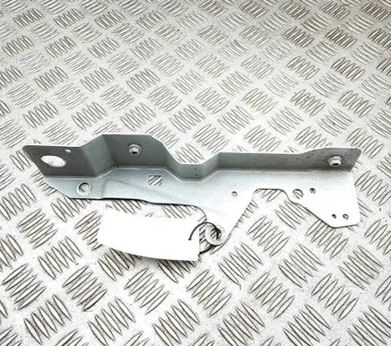 Volvo XC40 Fender mounting bracket 32277537