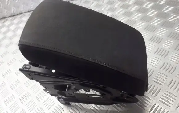 Skoda Octavia Mk2 (1Z) Rear seat armrest 