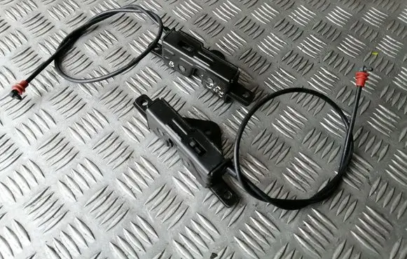 BMW X5 E53 Tailgate lock latch 8408964 8408963
