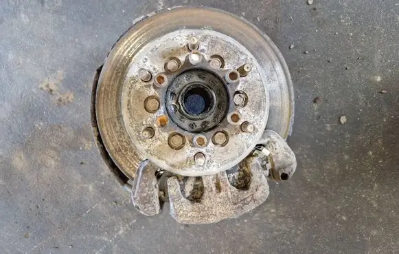 Mitsubishi Pajero Front wheel hub spindle knuckle