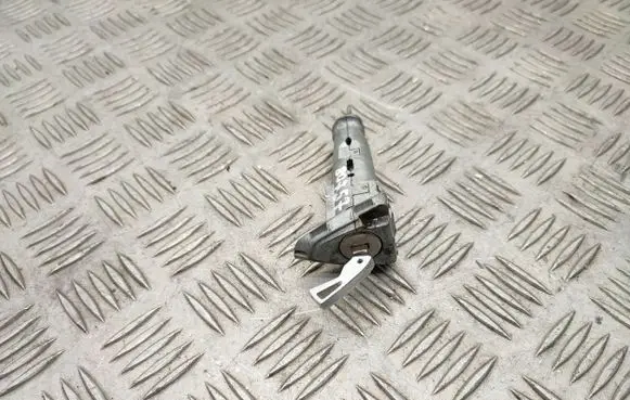 Skoda Octavia Mk4 Front door lock (next to the handle) 5E3837167