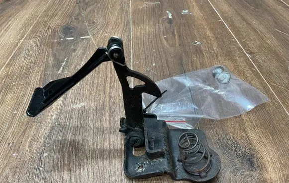 Mercedes-Benz SL R129 Engine bonnet/hood lock/latch loop/hook 1298870127 1298800064