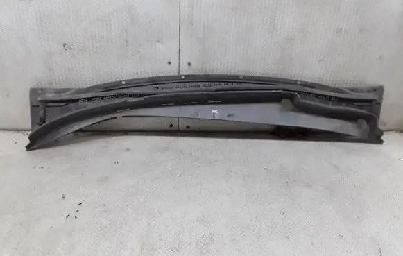 Nissan Prairie Wiper trim