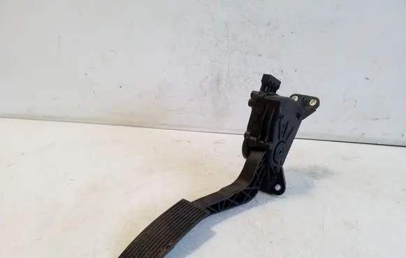 Nissan Navara D23 Accelerator throttle pedal 180024KJ0A